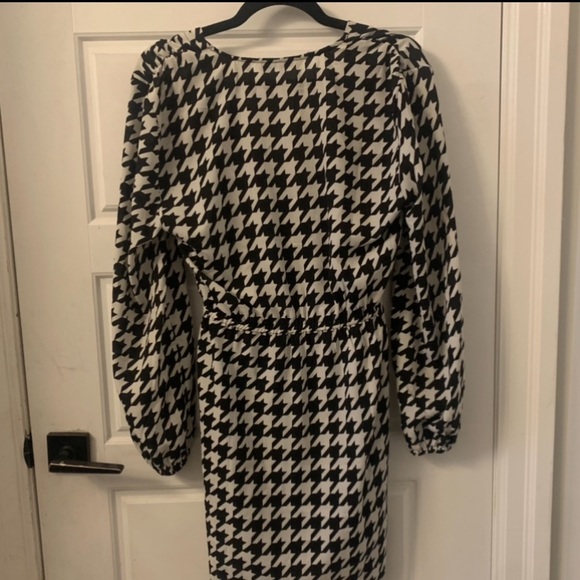 Patterned Dress - Picture 2 of 3